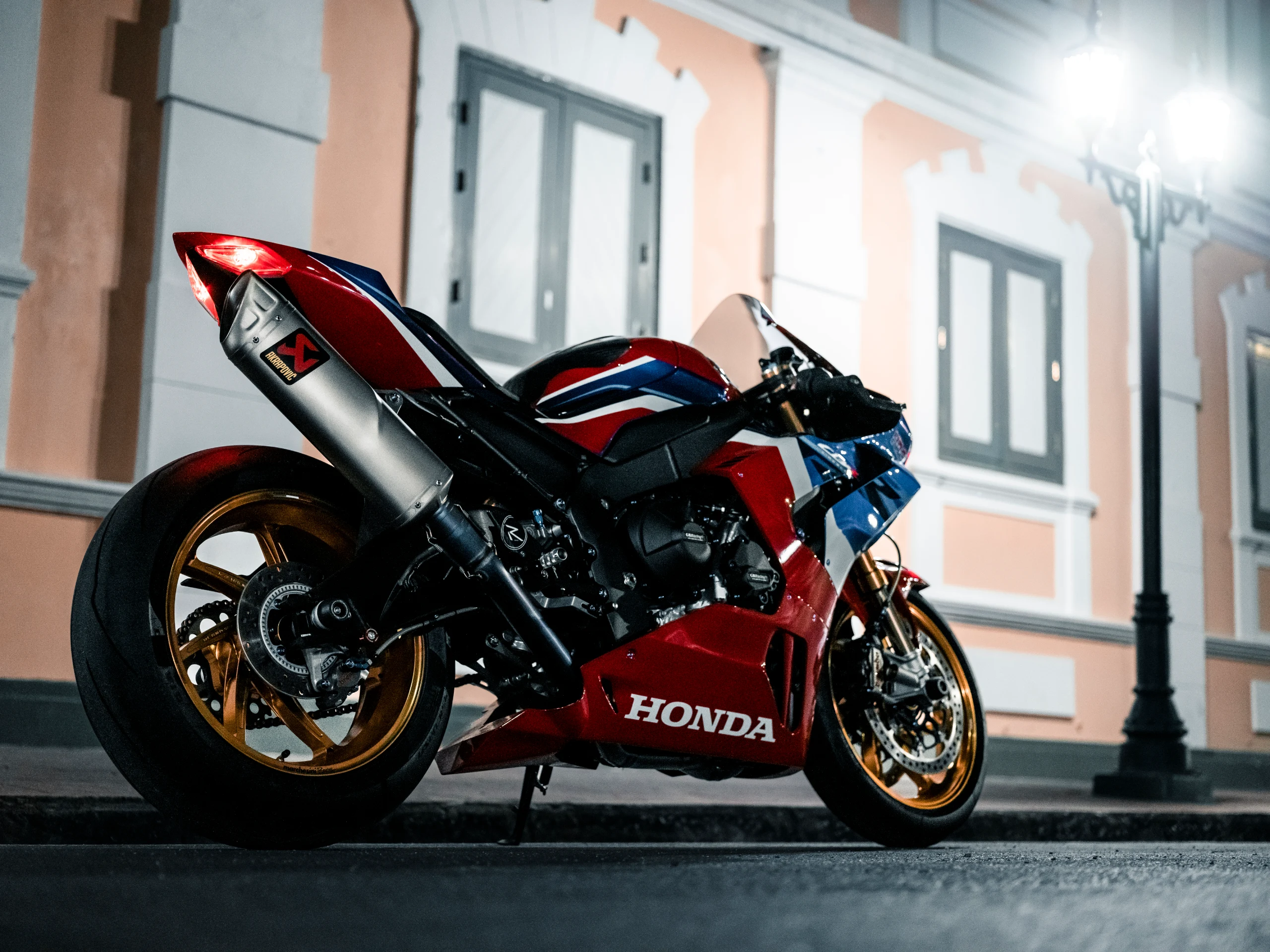 Honda CBR 1000RR-R Fireblade SP — photograph 7