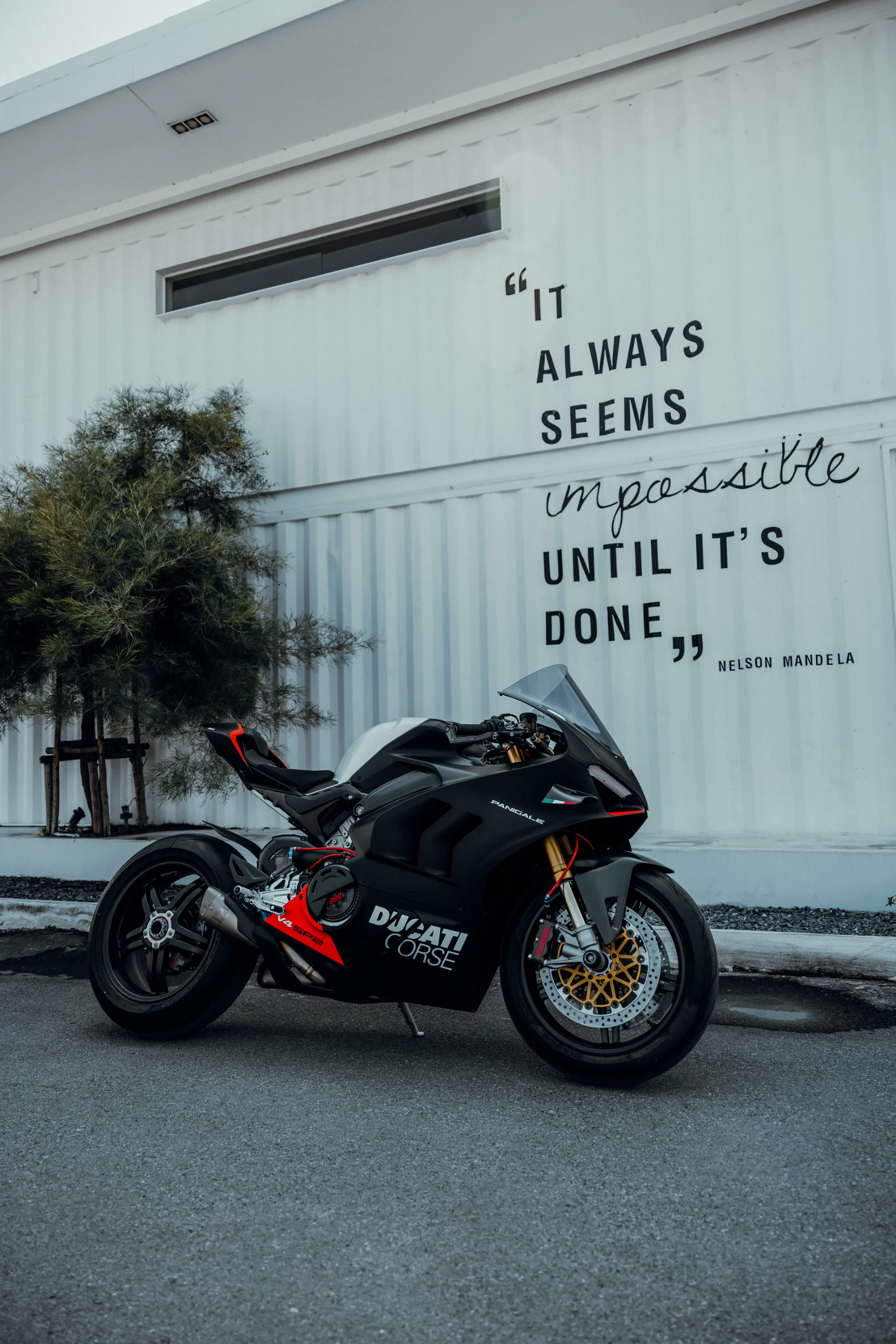 DUCATI PANIGALE V4SP2 — photograph 3